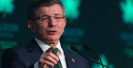 Davutoğlu: İstifa etmeseydim AK Parti bölünür ben de başbakan kalırdım