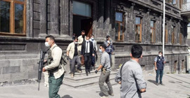 Silahlarla işbaşı yapan kayyım, Kars Belediyesi'nin sosyal medya hafızasını da sildi