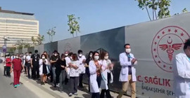 Başakşehir'de sağlık çalışanları ödenmeyen 'ek ödemeleri' için eylemde