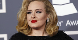 Adele’in babası kızının şarkılarını çalıp söyleyen komşusunu şikayet etti
