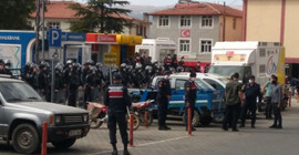Ablukaya alınan madencilerin çadır kurması engelleniyor