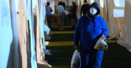 İzmirli depremzedeler: Türkiye'nin dört bir yanından yardım geliyor