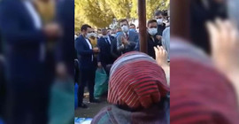 İmamoğlu ile sohbet eden yaşlı kadın: Biliyorum yine kazanacaksın