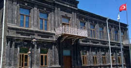 Kars kayyımı birim müdürlerini görevden aldı