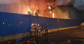 Kartal'da kağıt fabrikasında yangın