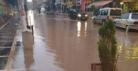 Kayyımın halı desenli caddesi su altında kaldı