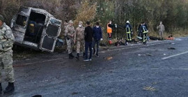 Göçmenleri taşıyan minibüs kaza yaptı: 2 ölü, 31 yaralı