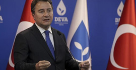 Babacan: Temeli çürük binada tadilat yapıyorlar, duvar boyasının rengini değiştiriyorlar