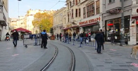 İstiklal'de sağdan yürüyüş başladı, 7 binlik kalabalığa ulaşılmadı