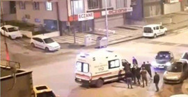 Ambulansa alınmayan hasta yakınları sağlıkçılara saldırdı