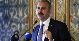 Abdülhamit Gül: Cezaevlerini beş yıldızlı otel mi sanıyorsun?