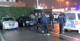 İstanbul'da iki lüks otomobil başka bir araç tarafından tarandı