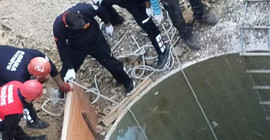 Adana'da kuyu çökmesi sonucu 2 kişi toprak altında kaldı