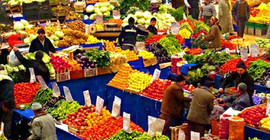 Semt pazarlarında ucuz ürün telaşı