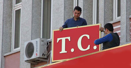 AKP'li belediye çözüm sürecinde kaldırdığı T.C. ibaresini yeniden ekledi