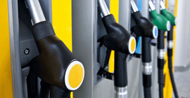 Dün indirim gelmişti, benzine bugün de zam geldi