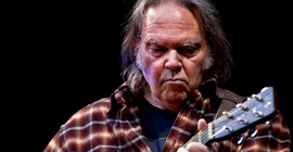 Neil Young, tüm şarkılarının haklarını 150 milyon dolara sattı