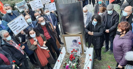 Gazeteci Metin Göktepe, katledilişinin 25. yılında mezarı başında anıldı