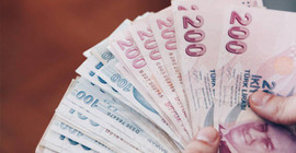 Dolar 7,4-7,5 bandında dalgalı: TL'de kasımdan beri ilk kez negatif ayrışma yaşanıyor