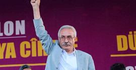 Diyarbakır Büyükşehir Belediye Eş Başkanı Selçuk Mızraklı için imza kampanyası