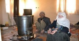 85 yaşındaki kadın ve engelli oğlu elektriksiz bırakıldı