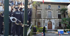 AKP'li Bulu'nun icraatları sürüyor: Boğaziçi'ne kelepçenin ardından rektörlük binasına şerit