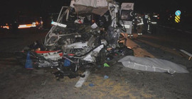Bandırma'da işçi taşıyan minibüs ile TIR çarpıştı: 3 ölü, 9 yaralı