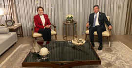 Meral Akşener Ahmet Davutoğlu’nu evinde ziyaret etti
