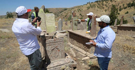 Harput'ta tarihi mezarlar onarılıyor