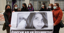 Kadına karşı şiddetin sembolü Özgecan Aslan, İstanbul ve Mersin'de anıldı