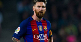 Messi rekor kırdığı maçta giydiği kramponların gelirini kanser hastası çocuklara bağışladı