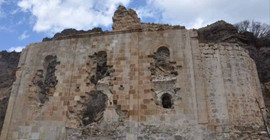 Tarihi kilise defineciler tarafından talan edildi