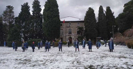 Boğaziçi Üniversitesi akademisyenleri soğuk havaya rağmen eylemlerine devam etti