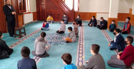 Diyanet salgın dinlemiyor: Yüz yüze eğitim yapılamazken, çocukları camilere taşıdı