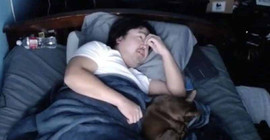 Rahatsız etmek için bağış yaptılar: Twitch yayıncısı uyuyarak 16 bin dolar kazandı