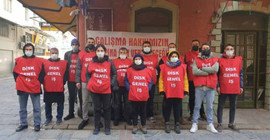 İzmir Büyükşehir Belediyesi'nde işten çıkarılan 16 işçi belediye önünde direnişe başladı