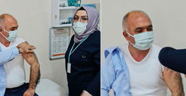 52 yaşındaki AKP’li belediye başkanı sırası gelmeden aşı oldu