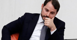 Taha Akyol: Albayrak çok başarılıysa niye görevden alındı? Başarısızsa niye şimdi övgüler diziliyor?