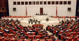 Meclis 63 gün tatil