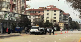 Ankara'da duvara çarpıp devrilen otomobil, kaldırımdaki yayaları ezdi: 7 yaralı