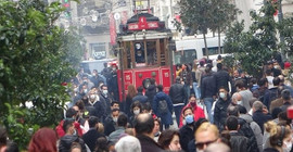 İstiklal Caddesi yoğunluk nedeniyle kapatıldı