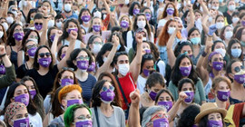 Kadınlar ayakta: Bu ülkede yaşam hakkımız için idareci erkeklerle savaşımız var