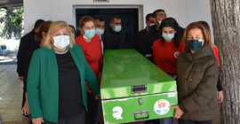 Abisi tarafından öldürülen kadının tabutunu kadınlar taşıdı