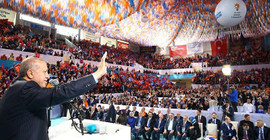 'Erdoğan her türlü gücü eline geçirmiş olmasına rağmen en sıkıntılı dönemini yaşıyor'
