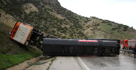 Manisa'da tanker devrildi: 1 işçi hayatını kaybetti, 1 işçi yaralandı