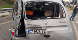 Antalya'da tarım işçilerini taşıyan araç yolcu otobüsüyle çarpıştı: 1'i ağır 6 yaralı