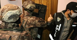 İzmir merkezli, 49 ilde eş zamanlı operasyon: 84 gözaltı kararı