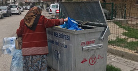 68 yaşındaki yurttaş: Çöpten plastik toplamasam bir gün gecekonduda ölümü bulurlar