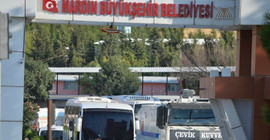 Emniyet ve müftülük personeliyle belediyeyi yöneten kayyım, şehirlerden tanıdıklarını da topladı
