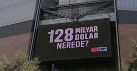CHP, '128 milyar dolar nerede' sorusunu bu kez de dijital ekranla sordu